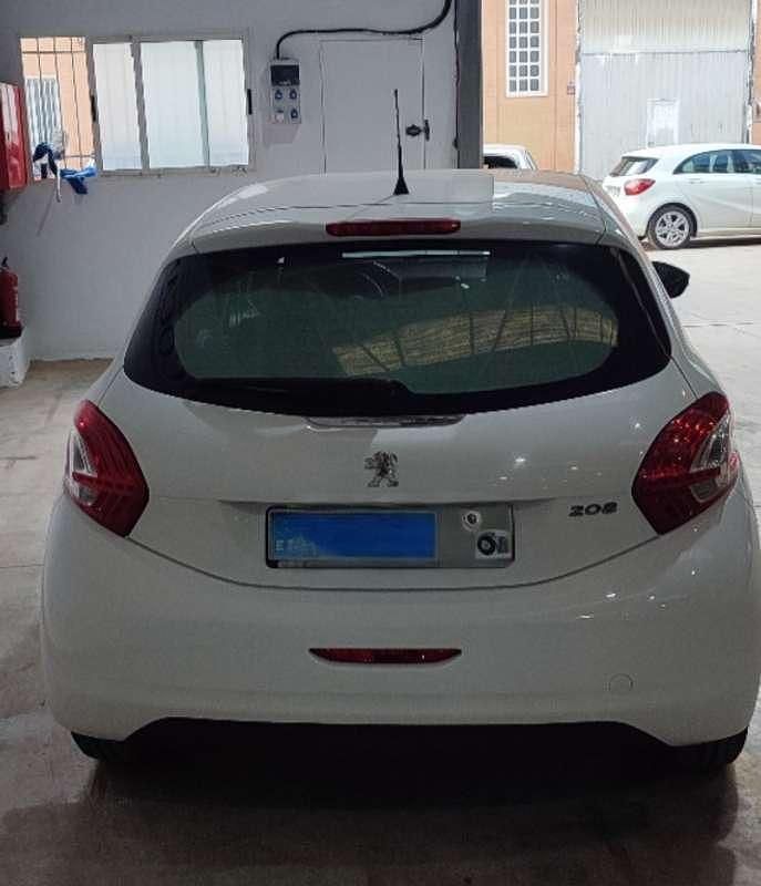 Usado Peugeot 208 Active 82 CV (60 kW) 2012 Blanco Utilitario