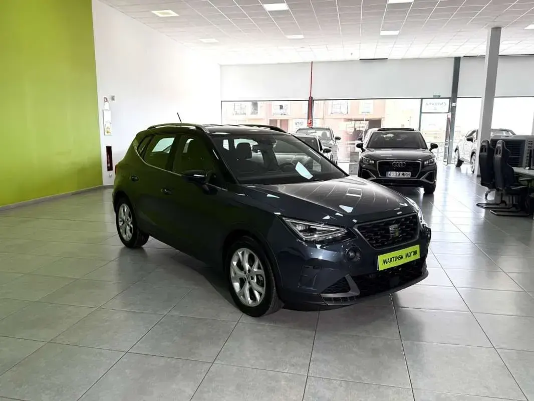 Usado Seat Arona FR 116 CV (85 kW) 2024 Gris SUV
