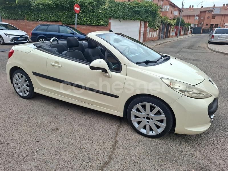 Beige Usado 2008 Peugeot 207 CC Descapotable | 3450 € (Precio justo) - Imagen 1/4