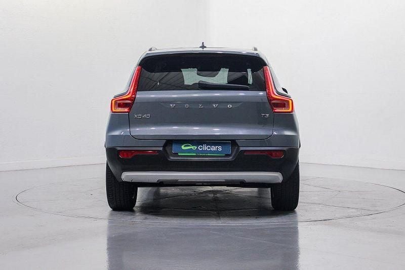 Usado Volvo XC40 Momentum 163 CV (119 kW) 2019 Gris SUV