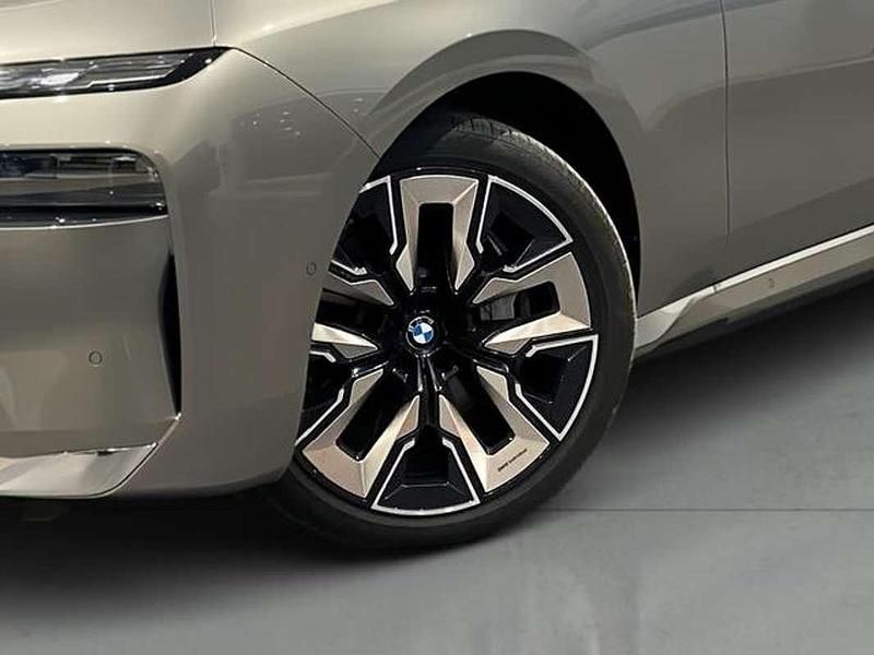 Usado BMW i7 400 kW (544 CV) 2024 Gris Berlina