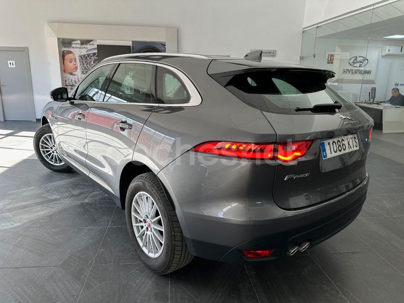 Usado Jaguar F-Pace Prestige 180 CV (132 kW) 2019 Gris / plata SUV