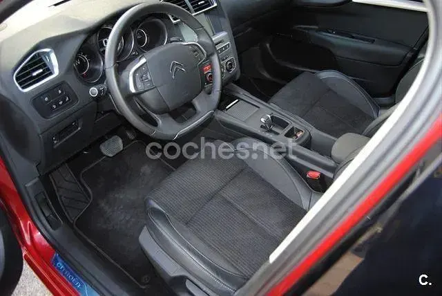 Usado Citroën C4 114 CV (83 kW) 2015 Granate Berlina