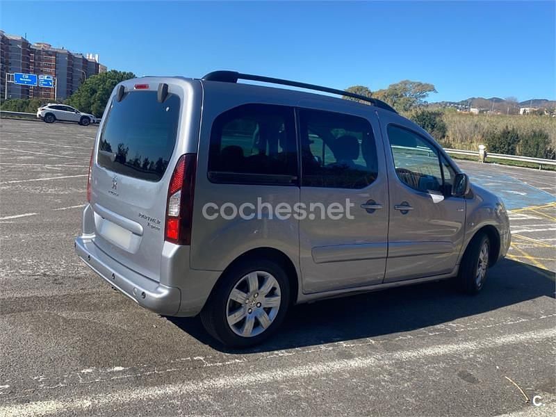 Usado Peugeot Partner Tepee Active 120 CV (88 kW) 2016 Azul Monovolumen