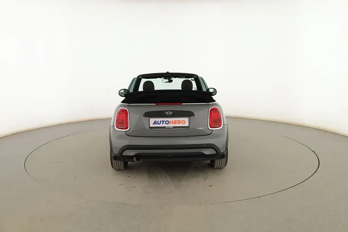 Usado Mini ONE 102 CV (75 kW) 2021 Gris Utilitario
