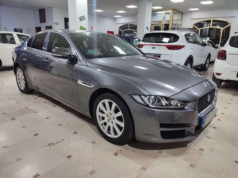 Usado Jaguar XE Pure 179 CV (131 kW) 2016 Gris Berlina