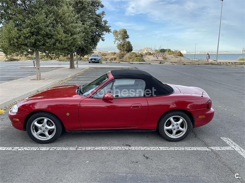 Usado Mazda MX5 110 CV (80 kW) 1998 Rojo Descapotable