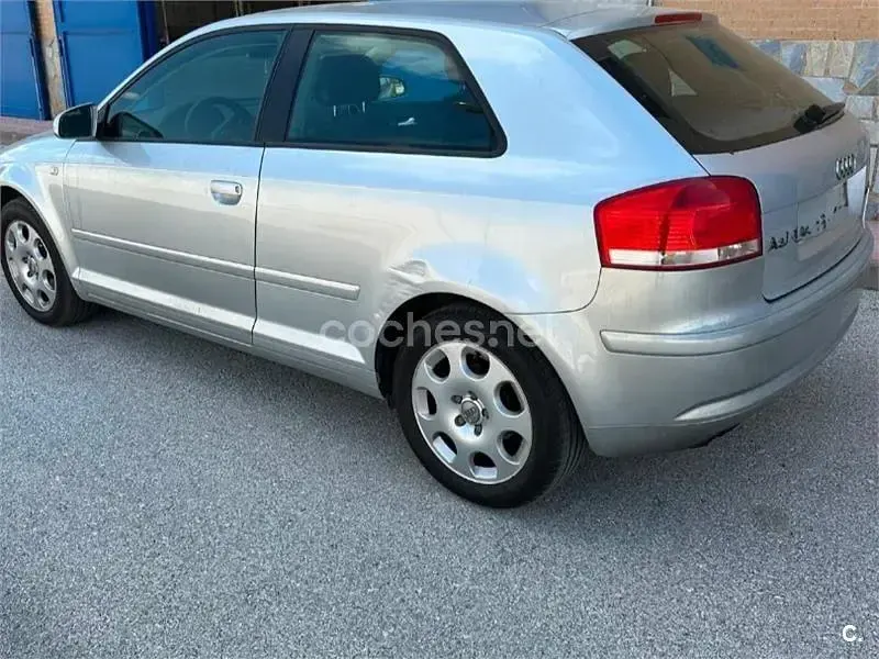 Usado Audi A3 Ambition 140 CV (102 kW) 2003 Gris / plata Utilitario