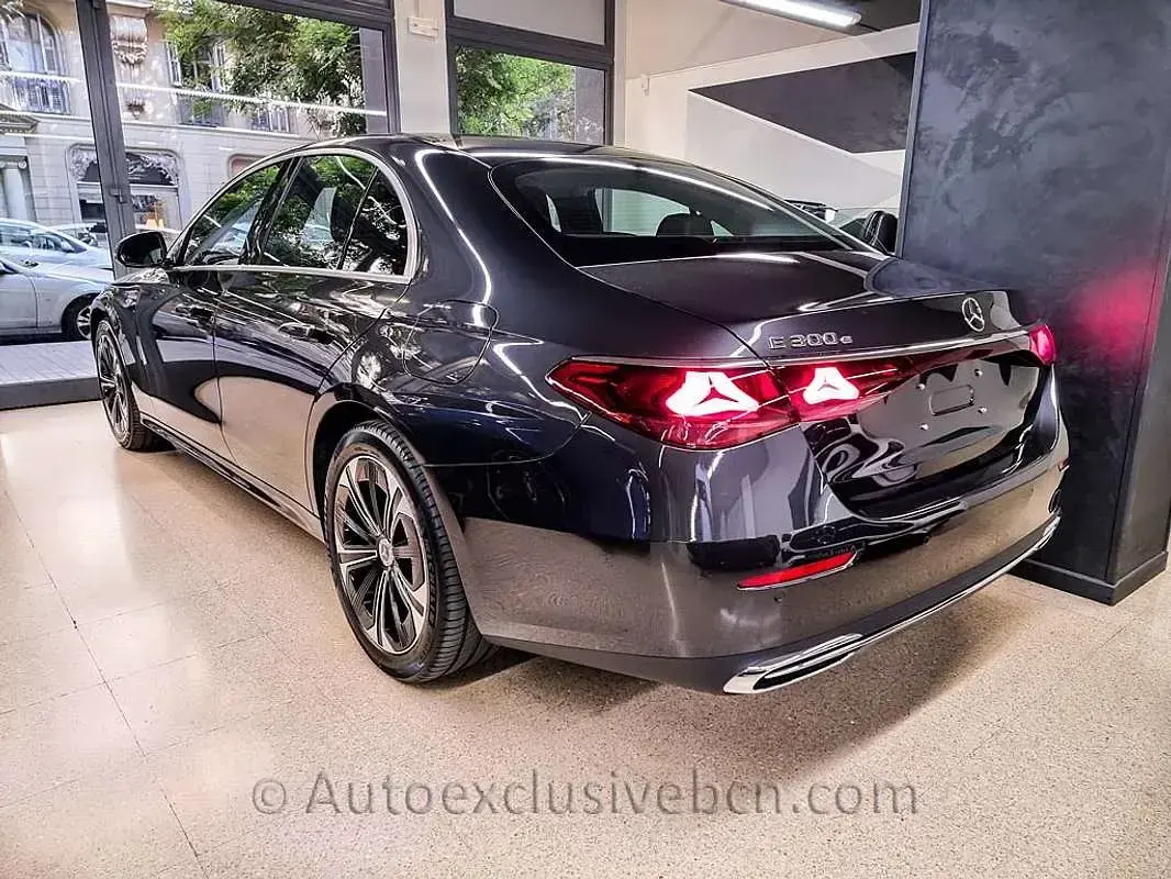 Usado Mercedes E300 313 CV (230 kW) 2025 Gris Berlina