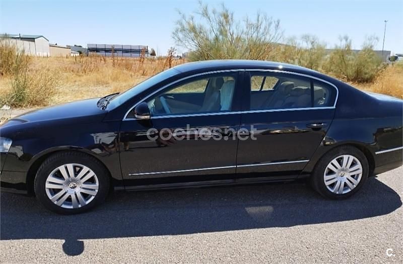 Usado VW Passat Highline 140 CV (102 kW) 2009 Negro Familiar