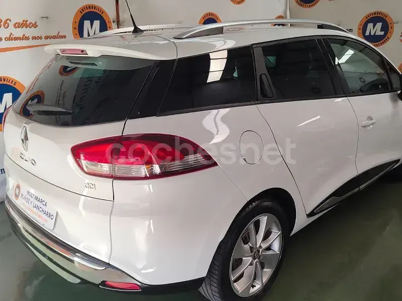 Usado Renault Clio LIMITED 75 CV (55 kW) 2016 Blanco Familiar