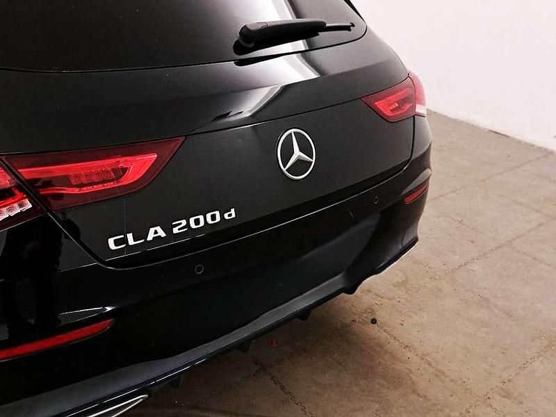 Usado Mercedes CLA200 Shooting Brake 150 CV (110 kW) 2021 Negro Familiar