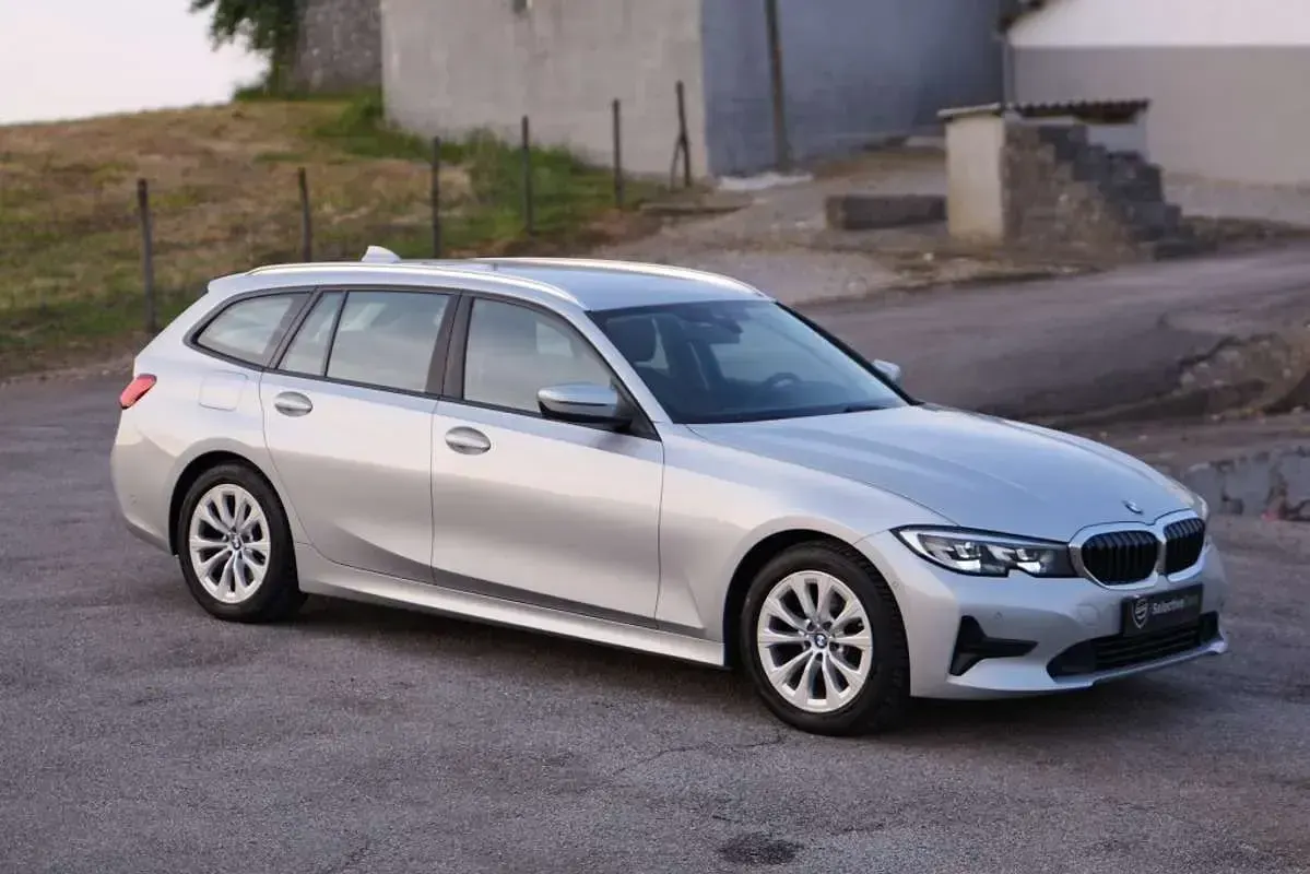 Usado BMW 318 150 CV (110 kW) 2021 Gris Familiar