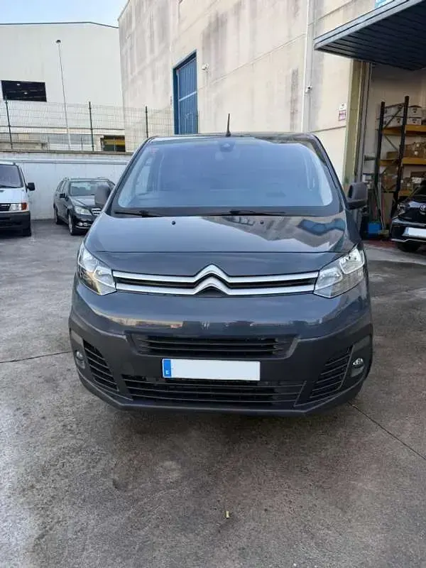 Usado Citroën Jumpy 74 kW (101 CV) 2024 Azul Monovolumen