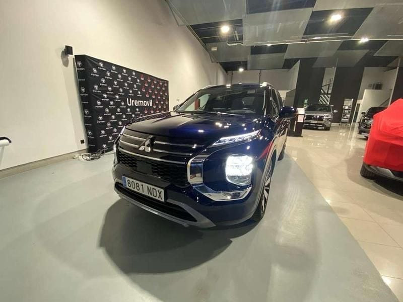 Usado Mitsubishi Outlander P-HEV 306 CV (225 kW) 2025 Azul SUV