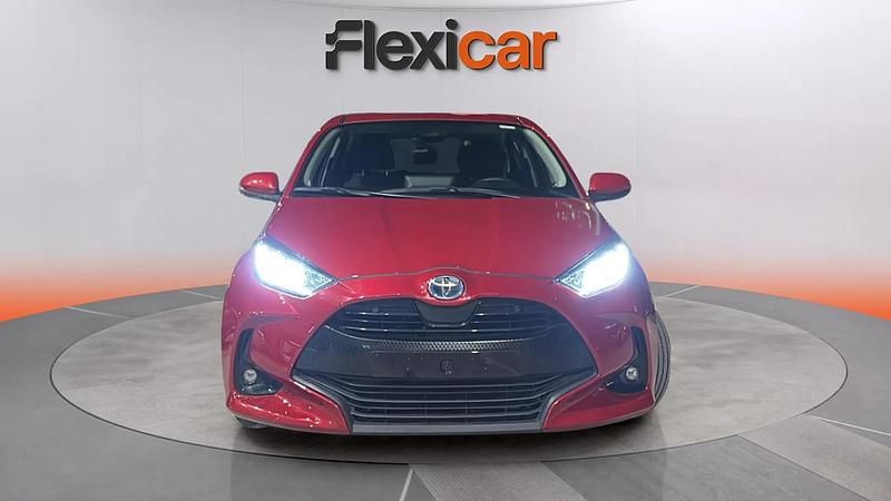 Usado Toyota Yaris Hybrid Active 116 CV (85 kW) 2023 Rojo Utilitario