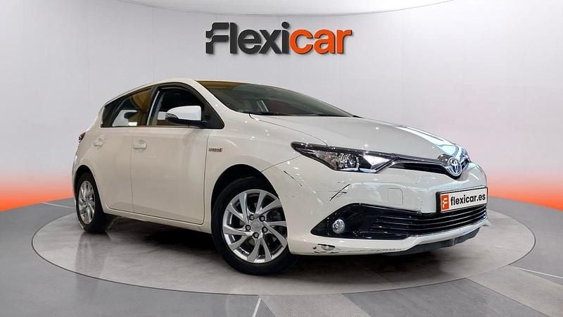 Usado Toyota Auris Hybrid Active 136 CV (100 kW) 2016 Blanco Utilitario