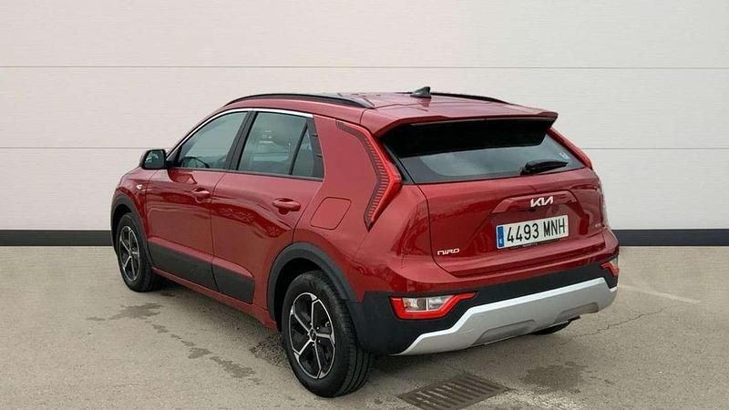 Usado Kia Niro 141 CV (103 kW) 2024 Rojo SUV