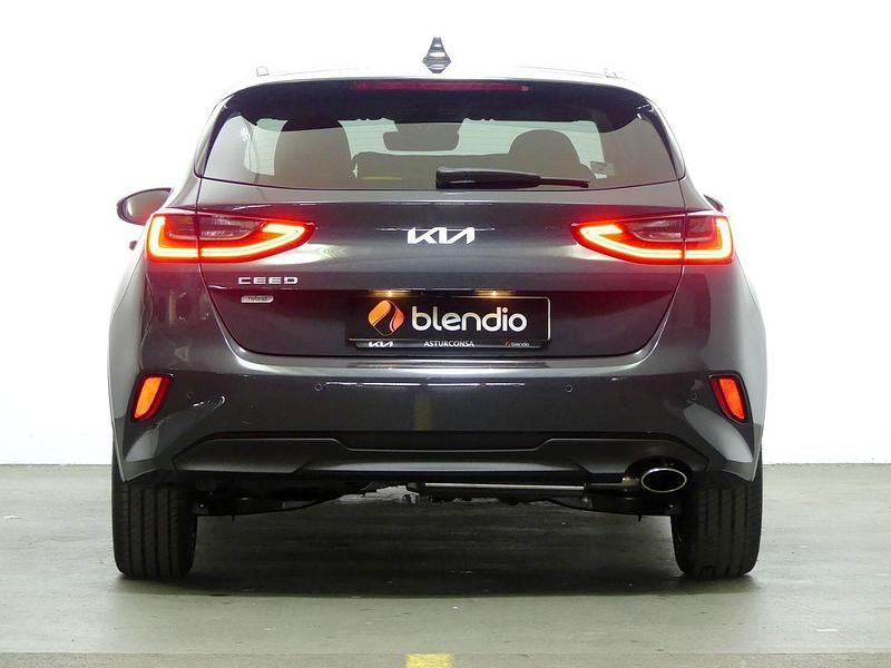 Usado Kia Ceed 136 CV (100 kW) 2024 Oscuro Utilitario