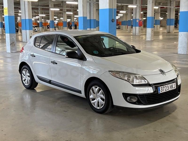 Usado Renault Mégane Authentique 100 CV (73 kW) 2012 Blanco Berlina