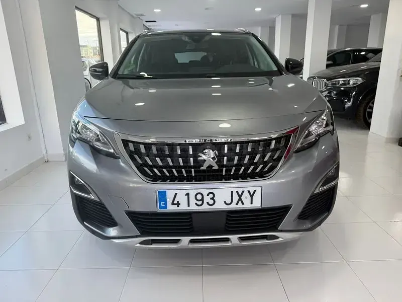 Usado Peugeot 3008 Allure 130 CV (95 kW) 2017 Gris / plata SUV