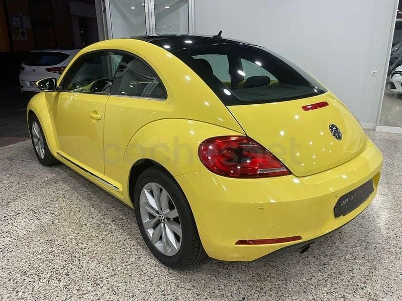 Usado VW Beetle 105 CV (77 kW) 2016 Amarillo Utilitario