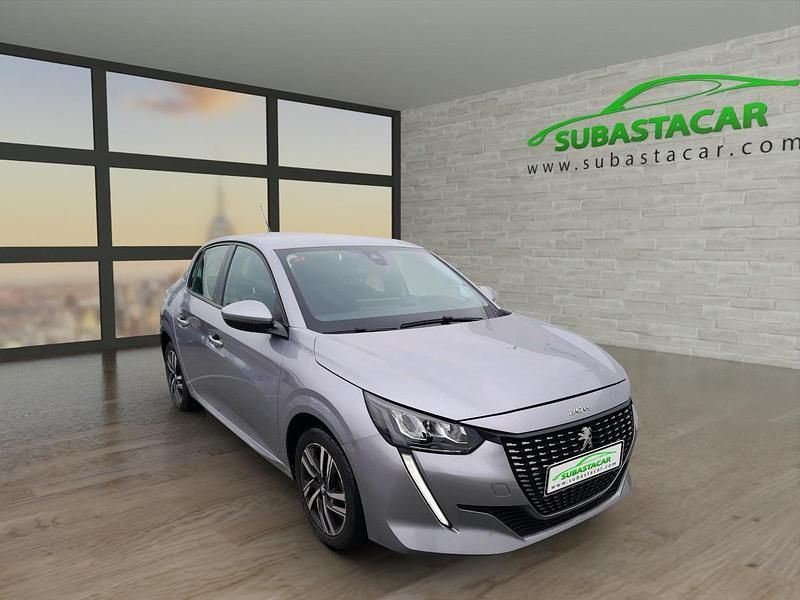 Usado Peugeot 208 Allure 100 CV (73 kW) 2021 Gris metalizado Utilitario
