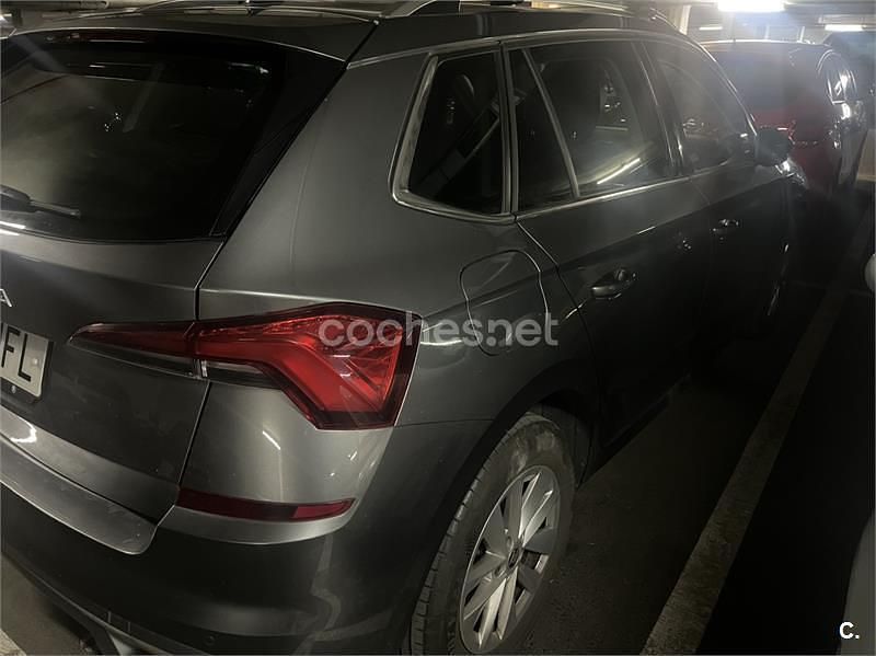 Usado Skoda Kamiq Ambition 110 CV (80 kW) 2023 Gris / plata SUV