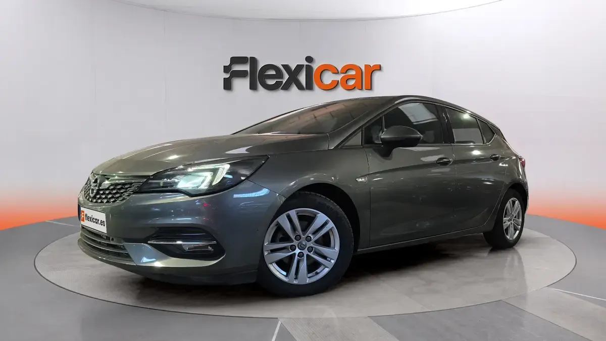 Usado Opel Astra 110 CV (80 kW) 2020 Gris Berlina