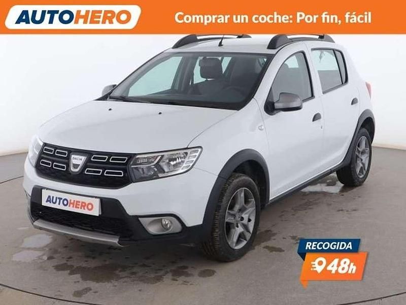 Usado Dacia Sandero Comfort 90 CV (66 kW) 2019 Blanco Utilitario