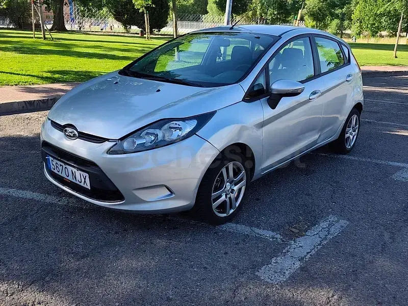Usado Ford Fiesta 60 CV (44 kW) 2011 Gris / plata Berlina