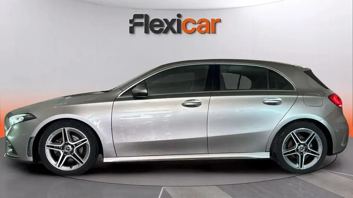 Usado Mercedes A180 116 CV (85 kW) 2020 Gris Berlina