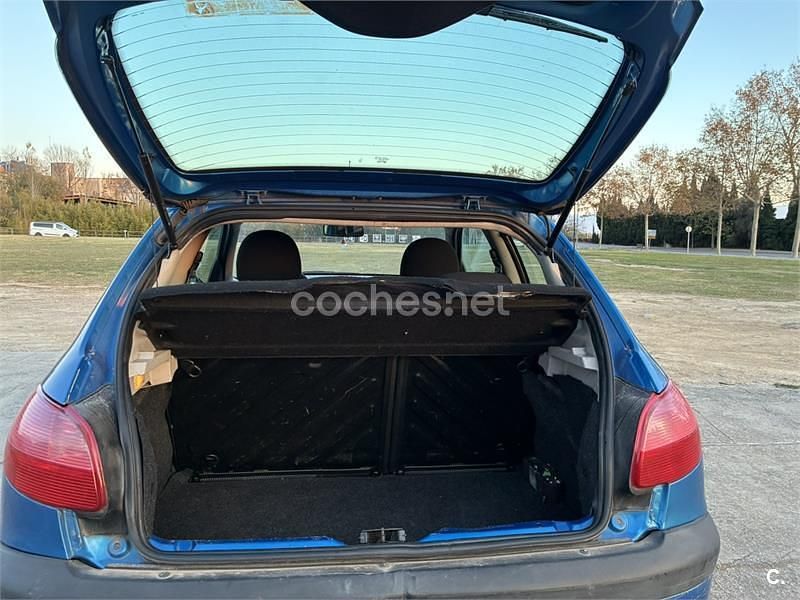 Usado Peugeot 206 70 CV (51 kW) 2003 Azul Berlina