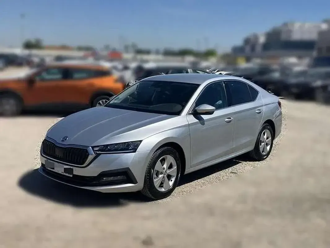 Usado Skoda Octavia Ambition 116 CV (85 kW) 2022 Gris Utilitario
