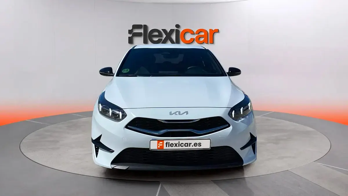 Usado Kia Ceed Style 100 CV (73 kW) 2025 Blanco Utilitario
