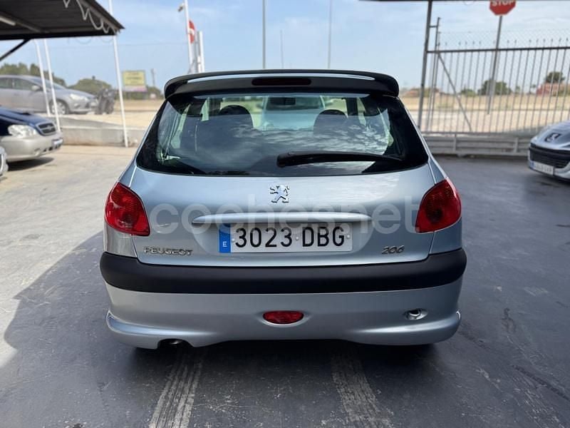Usado Peugeot 206 75 CV (55 kW) 2005 Gris / plata Berlina