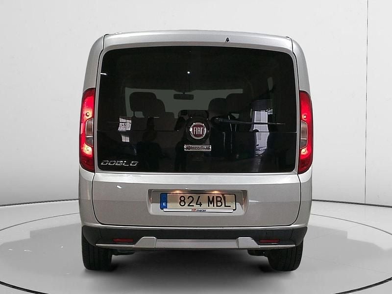 Usado Fiat Doblò Trekking 120 CV (88 kW) 2022 Gris Monovolumen