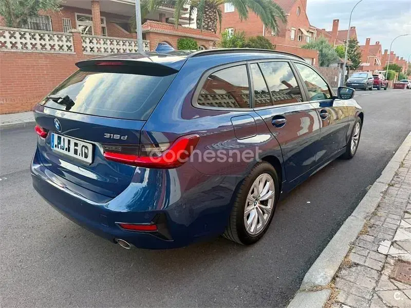Usado BMW 318 150 CV (110 kW) 2022 Azul Familiar