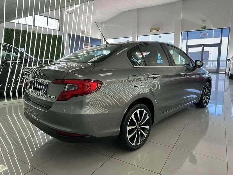 Usado Fiat Tipo Lounge 95 CV (69 kW) 2019 Gris Berlina