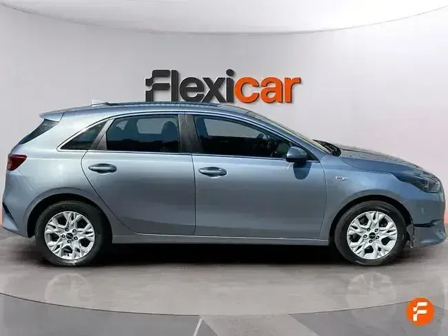 Usado Kia Ceed 136 CV (100 kW) 2023 Gris Utilitario
