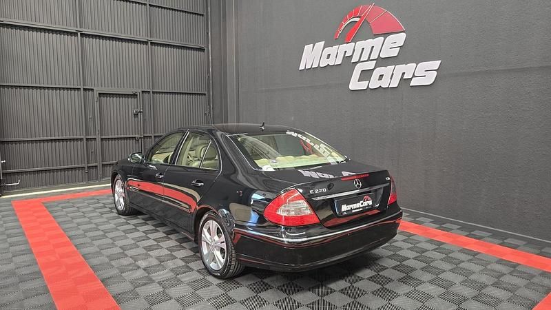 Käytetty Mercedes E220 Avantgarde 170 HP (125 kW) 2007 Musta Sedan