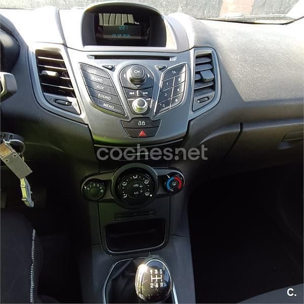 Usado Ford Fiesta Trend 82 CV (60 kW) 2013 Negro Utilitario