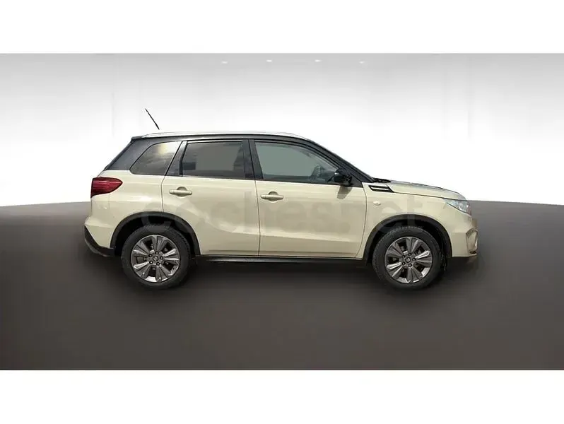 Usado Suzuki Vitara 140 CV (102 kW) 2019 Negro SUV