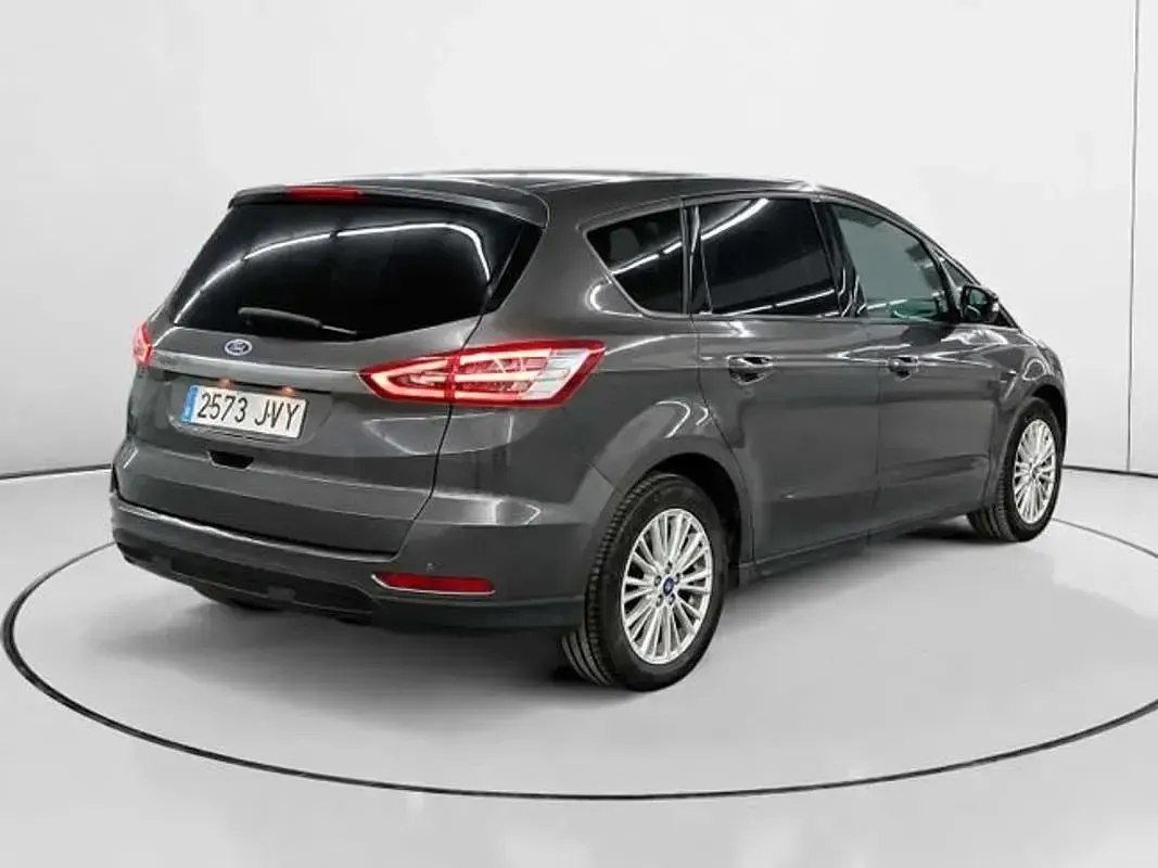 Usado Ford S-MAX Trend 120 CV (88 kW) 2016 Gris Monovolumen