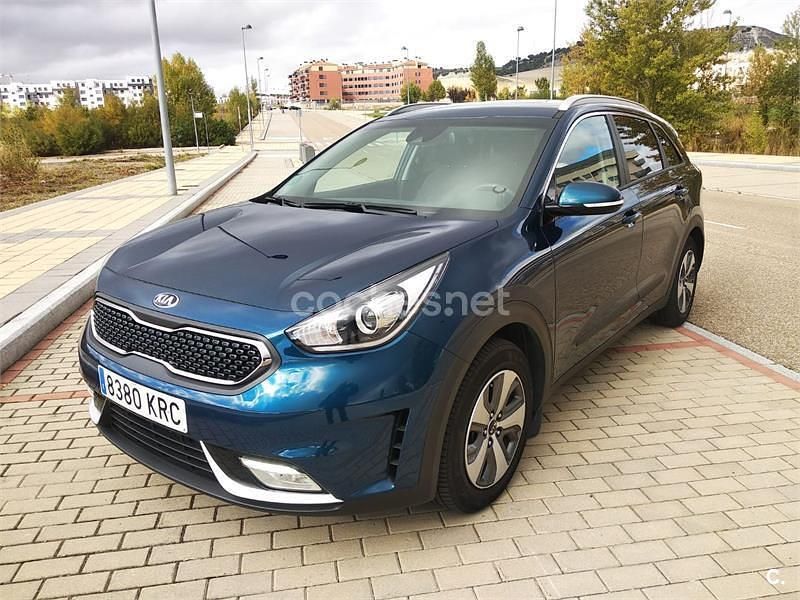 Usado Kia Niro 141 HP (103 kW) 2018 Azul SUV