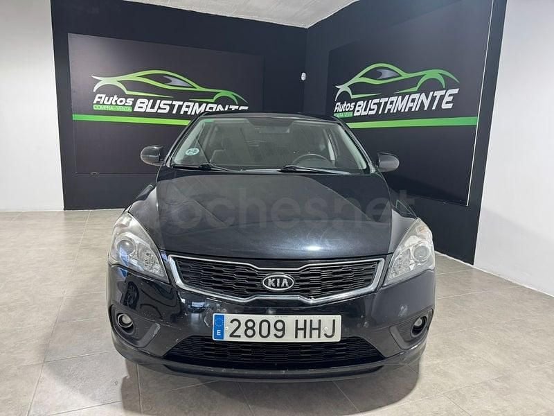 Usado Kia ProCeed 90 CV (66 kW) 2011 Negro Utilitario