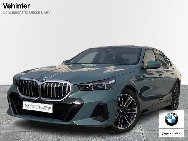 Verde Usado 2025 BMW 520 Comfort Edition Berlina | 53.990 € (Super precio) - Imagen 1/4