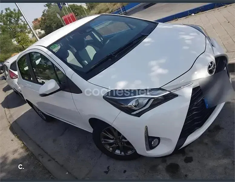 Usado Toyota Yaris Active 69 CV (50 kW) 2017 Blanco Berlina