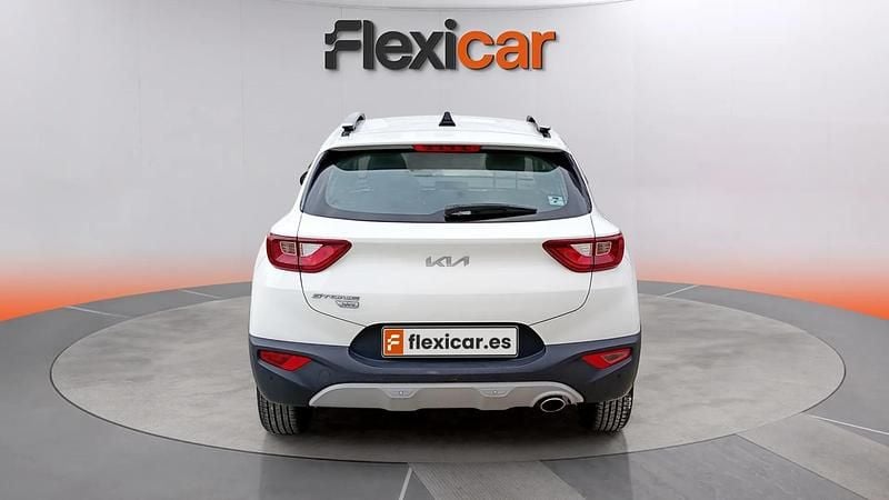 Usado Kia Stonic 101 CV (74 kW) 2021 Blanco SUV