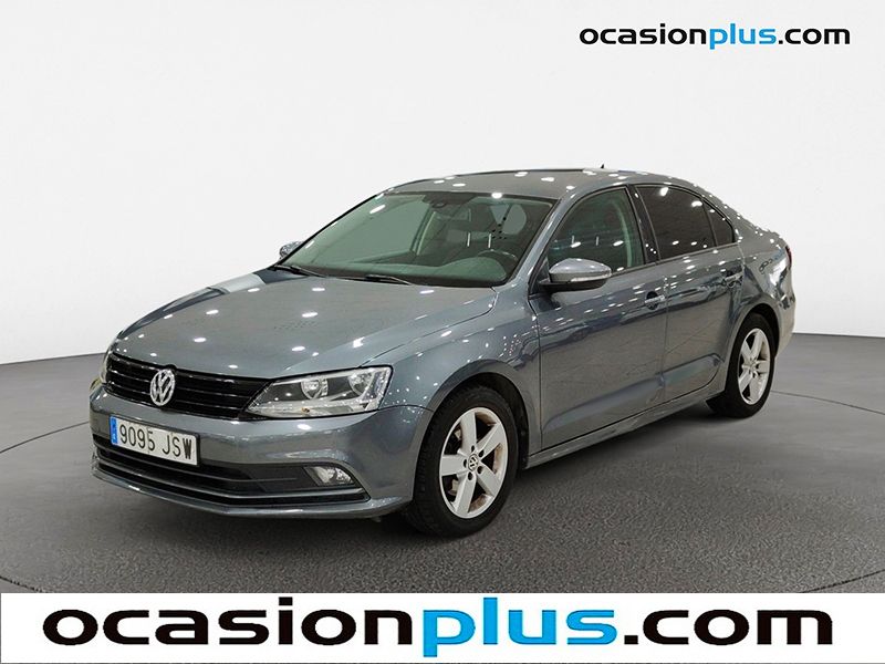 Gris Usado 2016 VW Jetta Advance Berlina | 12.900 € (Precio justo) - Imagen 1/4